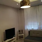 Red アパート ウッチ